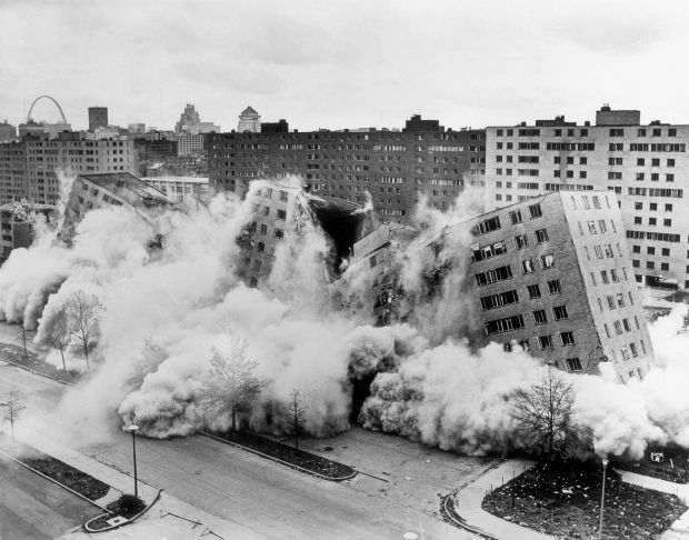 Pruitt-Igoe housing project comes down, 1972